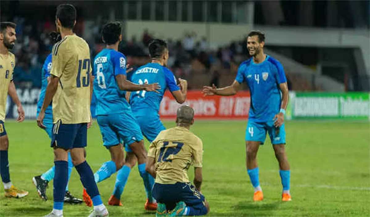 दो लाल कार्ड अर्जित करते हुए भारत ने खेला ड्रॉ दो लाल कार्ड अर्जित करते हुए भारत ने खेला ड्रॉ